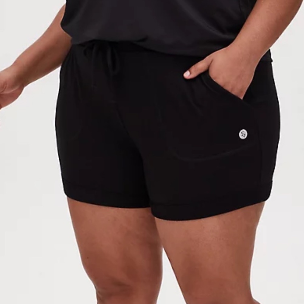 NWT TORRID BLACK ROLLED HEM SHORTS S2